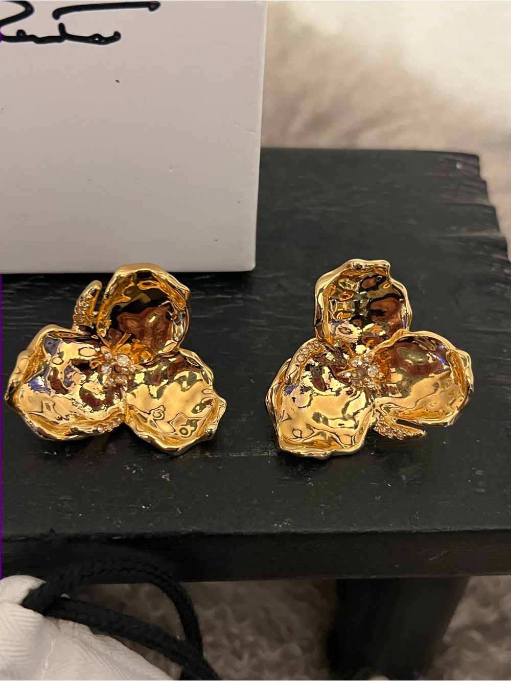 Oscar de la Renta Gold Floral Post Back Earrings. New - Picture 3 of 5